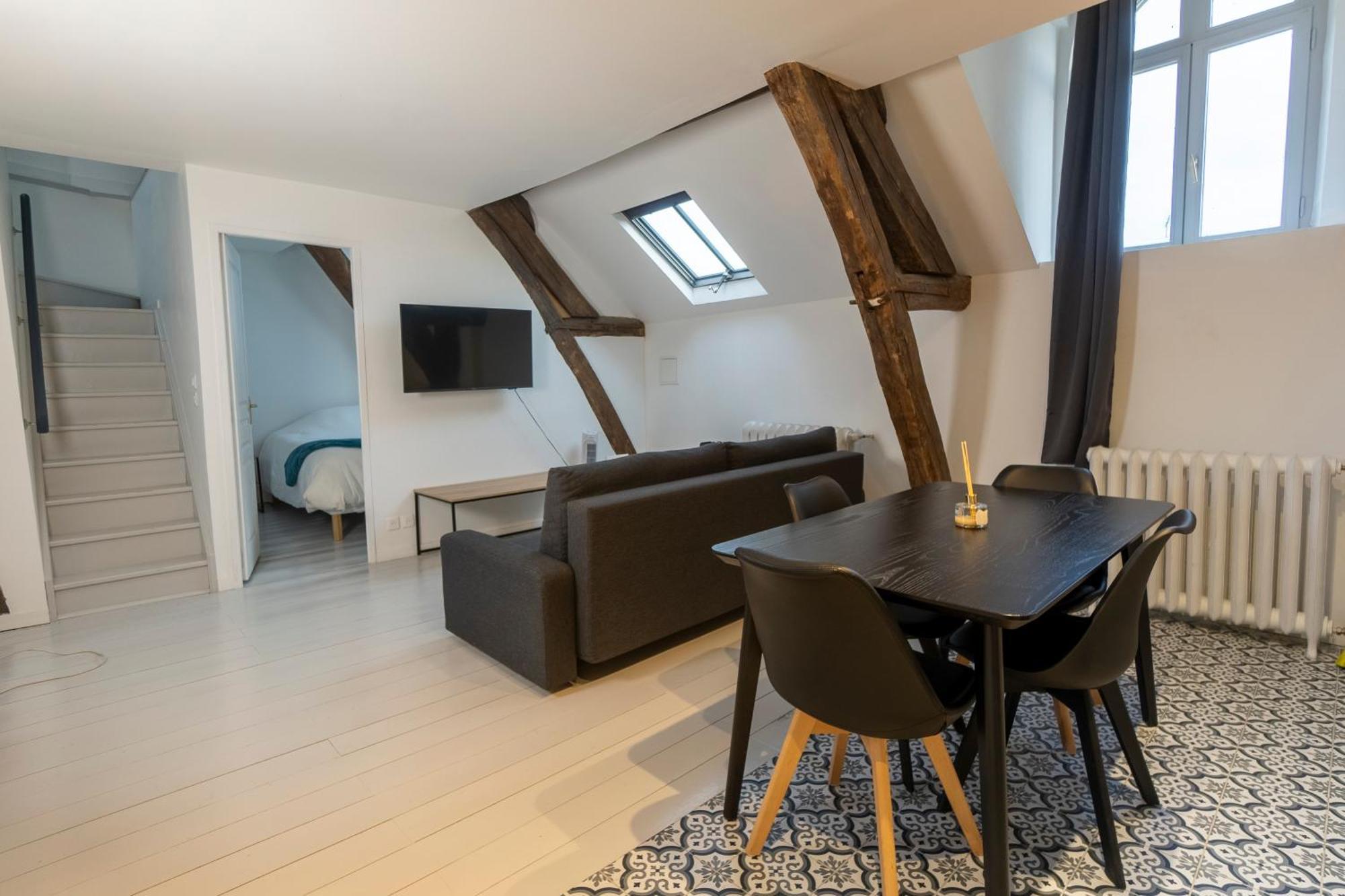 Haussmannien Jaures Apartment *